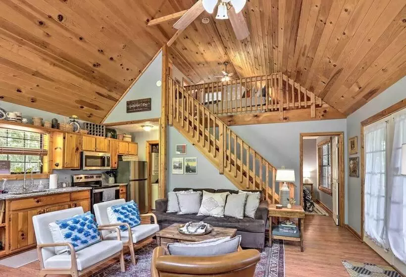 Bumblebee Cottage  Murphy Retreat W/ Hot Tub