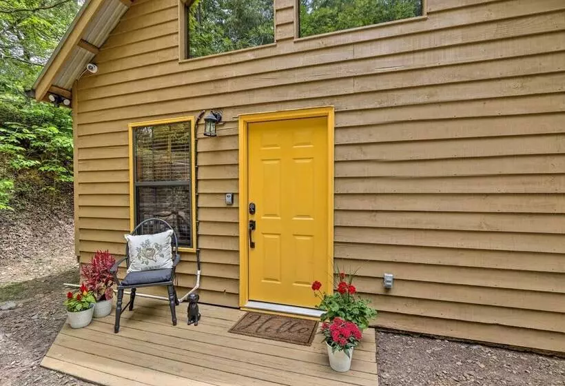 Bumblebee Cottage  Murphy Retreat W/ Hot Tub