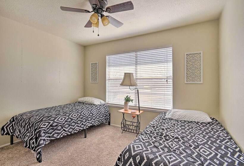 Charming Clovis Home W/ Covered Patio!