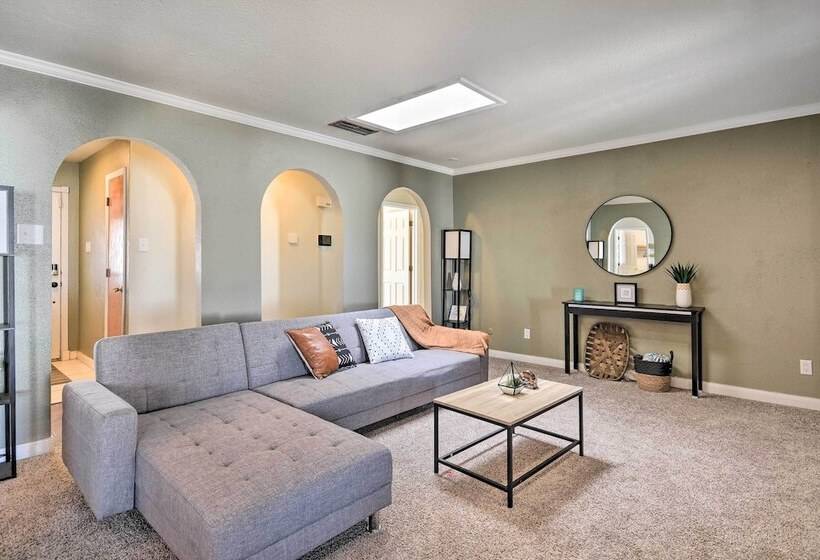 Charming Clovis Home W/ Covered Patio!