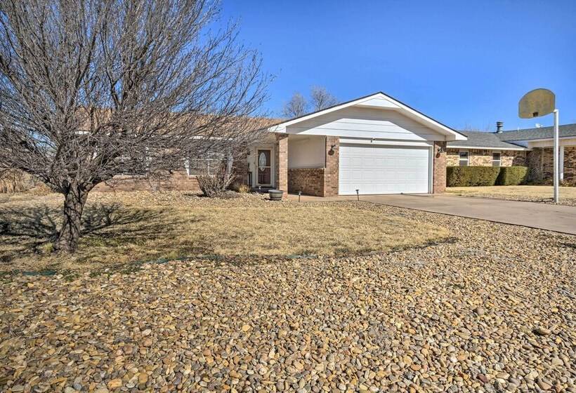 Charming Clovis Home W/ Covered Patio!