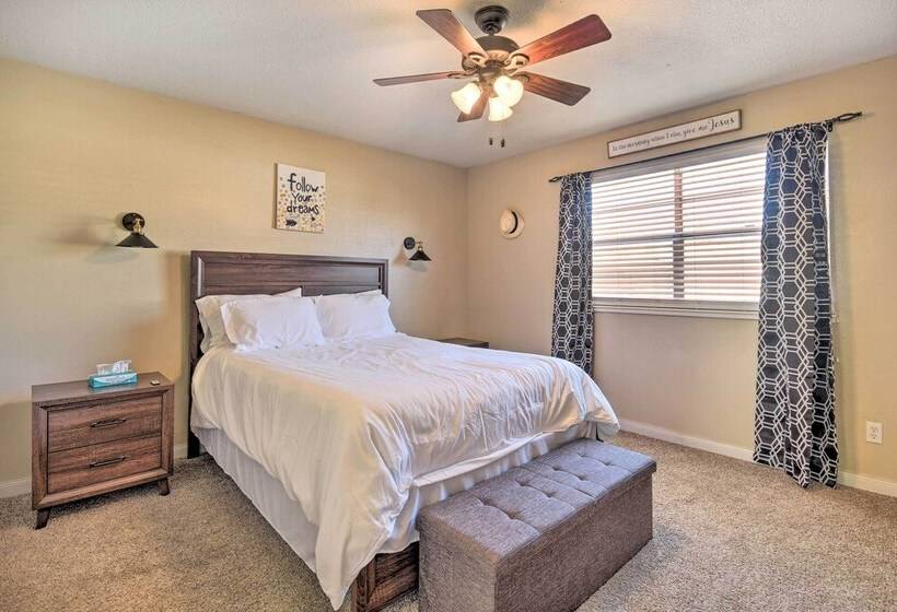 Charming Clovis Home W/ Covered Patio!