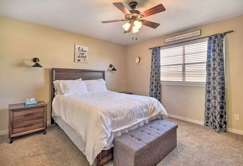 Charming Clovis Home W/ Covered Patio!