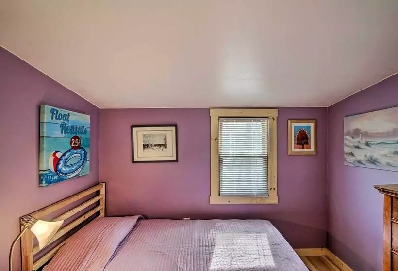 Charming Lake Ripley Cottage W/ Water View!