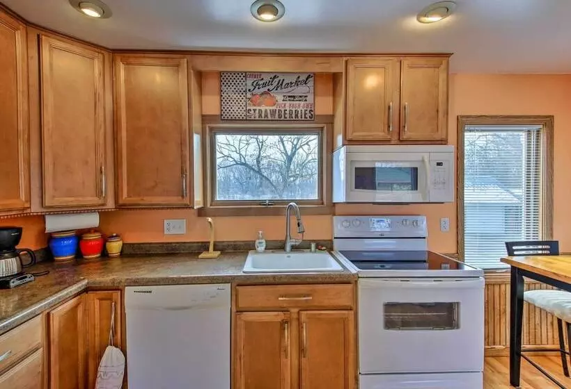 Charming Lake Ripley Cottage W/ Water View!