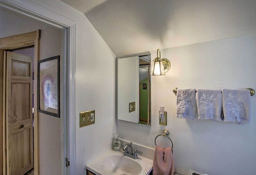 Charming Lake Ripley Cottage W/ Water View!