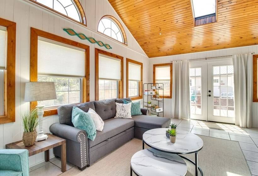 Charming Mountain Home Retreat: Walk To Marina!