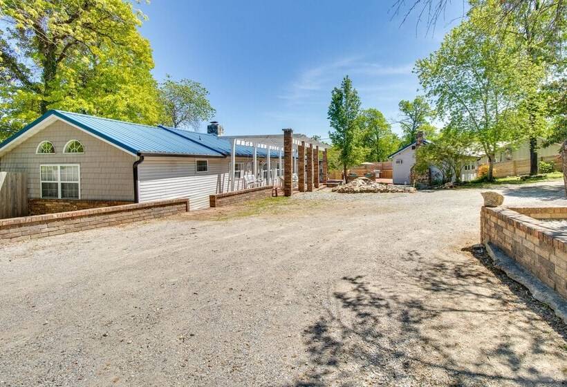 Charming Mountain Home Retreat: Walk To Marina!