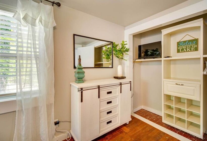 Charming Mountain Home Retreat: Walk To Marina!