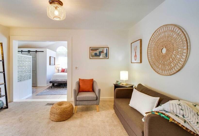 Charming Mountain Home Retreat: Walk To Marina!