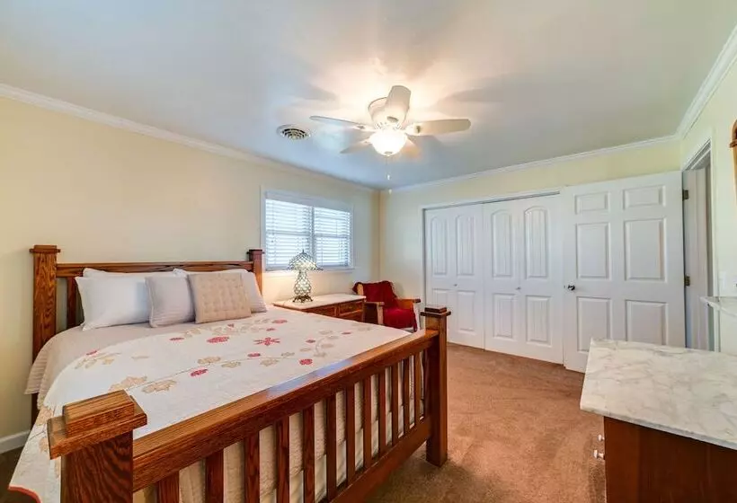 Charming Ohio River Home With Water Views & Porch!