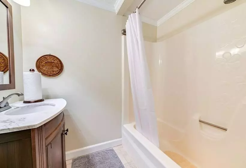 Charming Ohio River Home With Water Views & Porch!