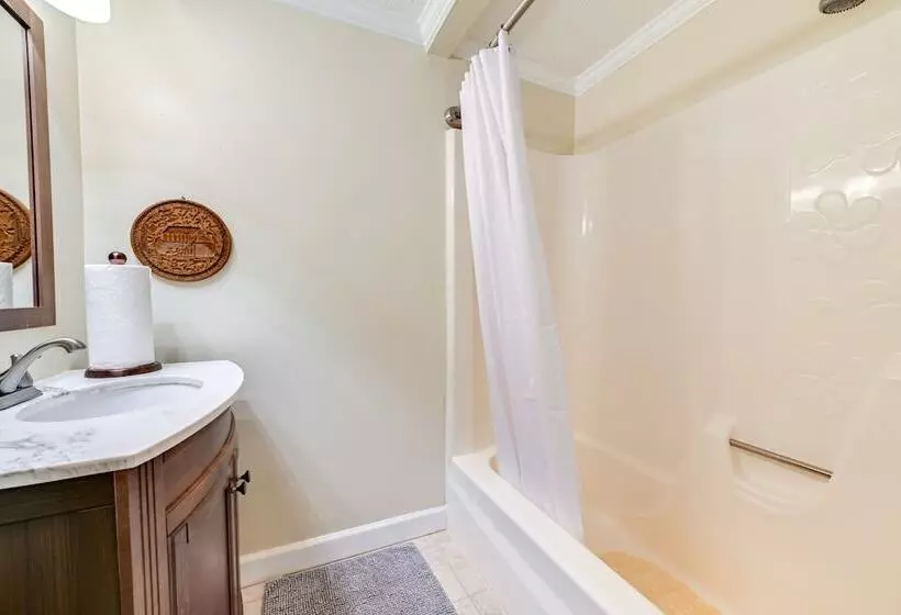 Charming Ohio River Home With Water Views & Porch!