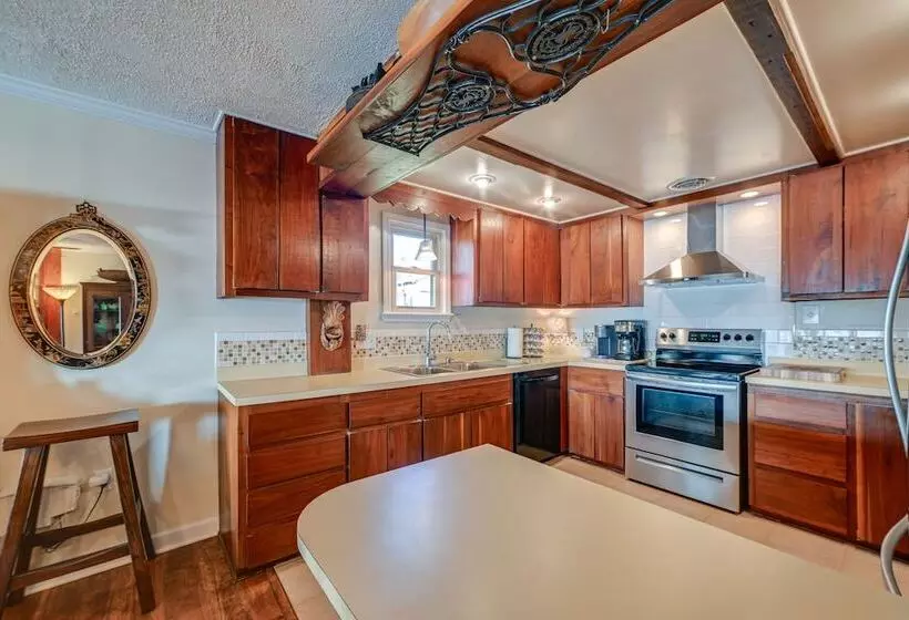 Charming Ohio River Home With Water Views & Porch!