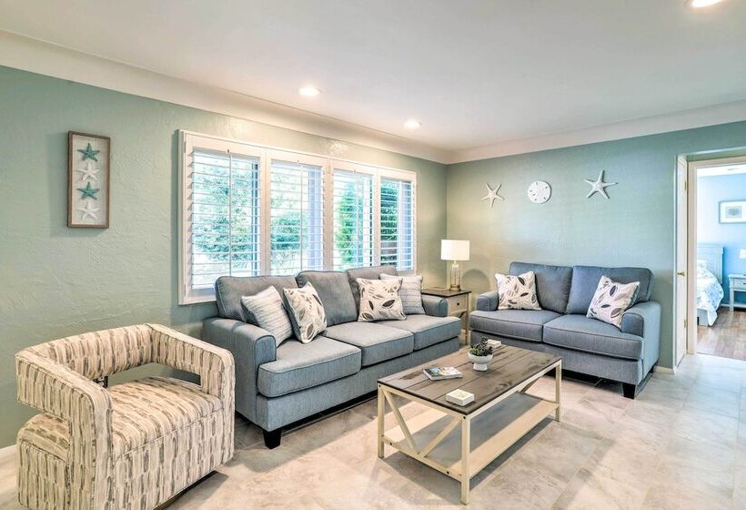 Coastal Seminole Home < 2 Mi To Ocean Access!