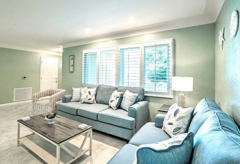 Coastal Seminole Home < 2 Mi To Ocean Access!