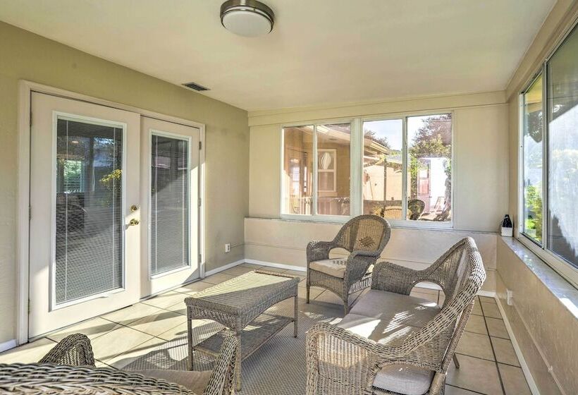 Coastal Seminole Home < 2 Mi To Ocean Access!