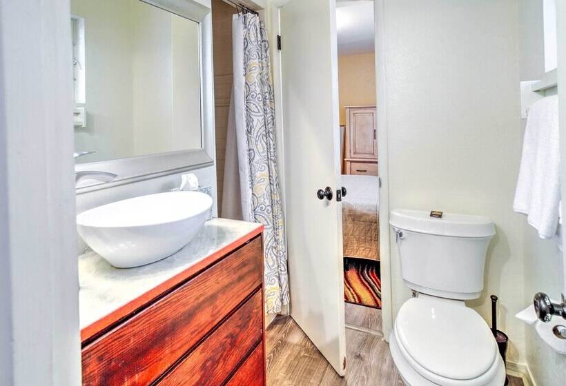 Pet Friendly Cottonwood Home W/ Mountain View!