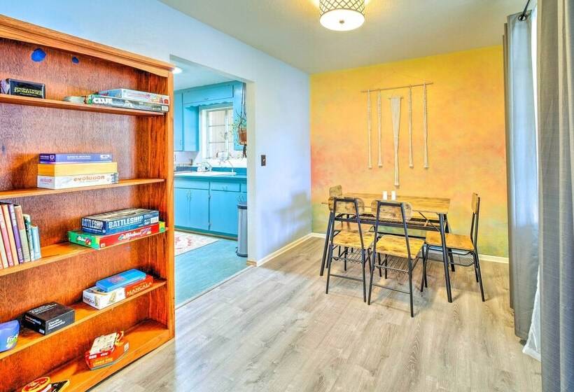 Pet Friendly Cottonwood Home W/ Mountain View!