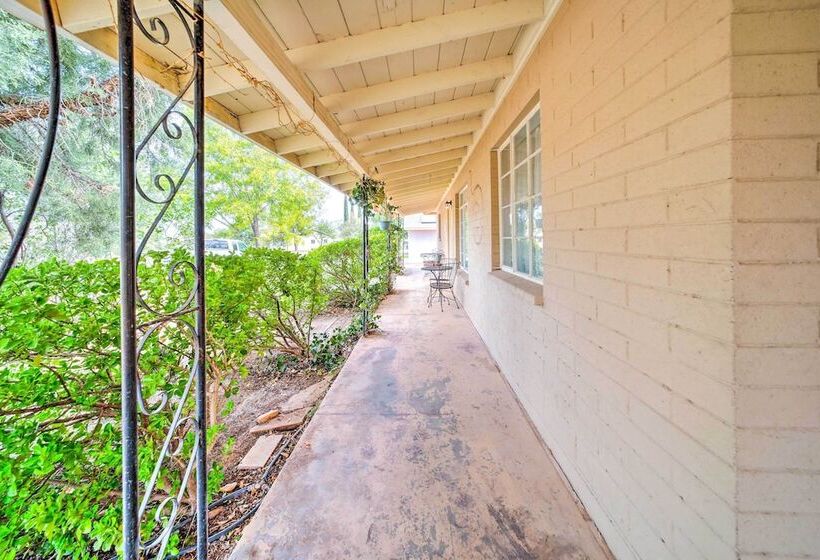 Pet Friendly Cottonwood Home W/ Mountain View!