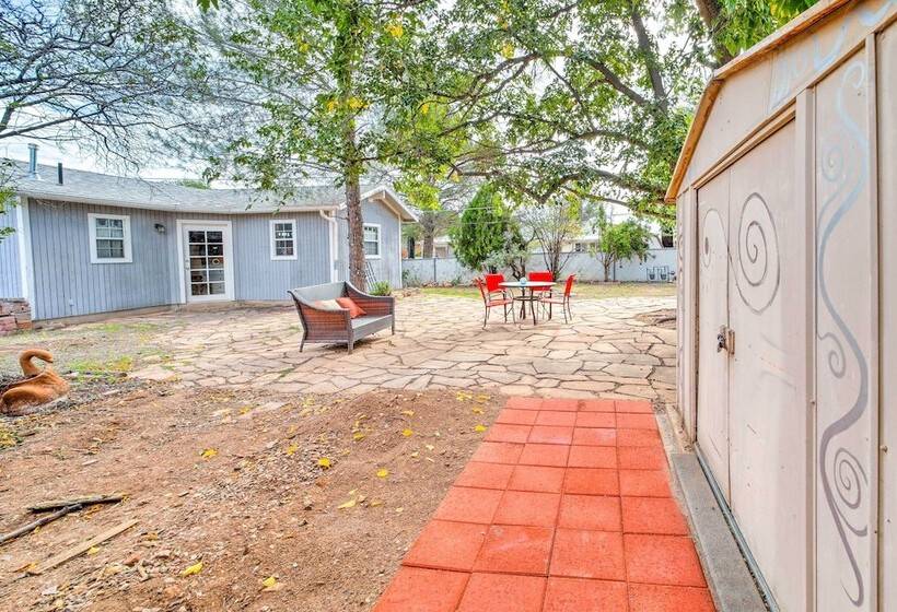 Pet Friendly Cottonwood Home W/ Mountain View!