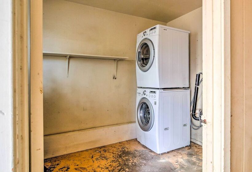 Pet Friendly Cottonwood Home W/ Mountain View!