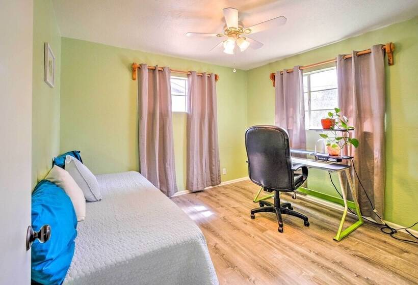 Pet Friendly Cottonwood Home W/ Mountain View!