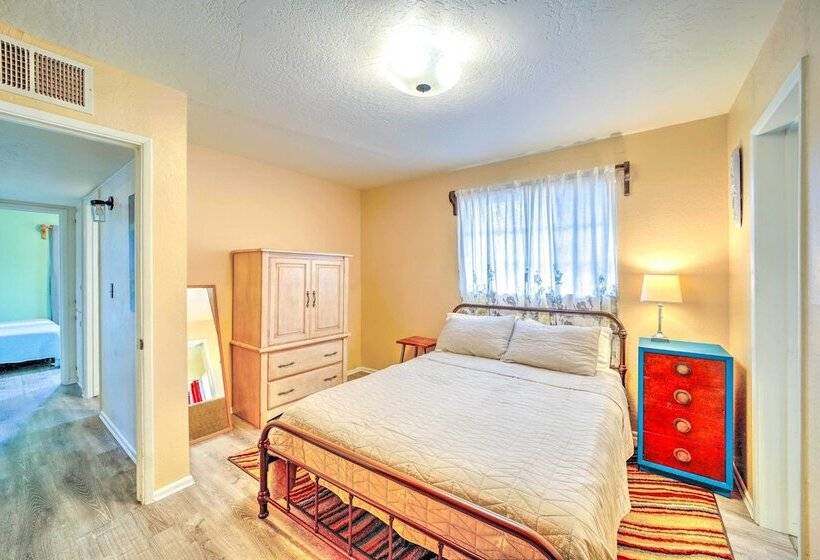 Pet Friendly Cottonwood Home W/ Mountain View!