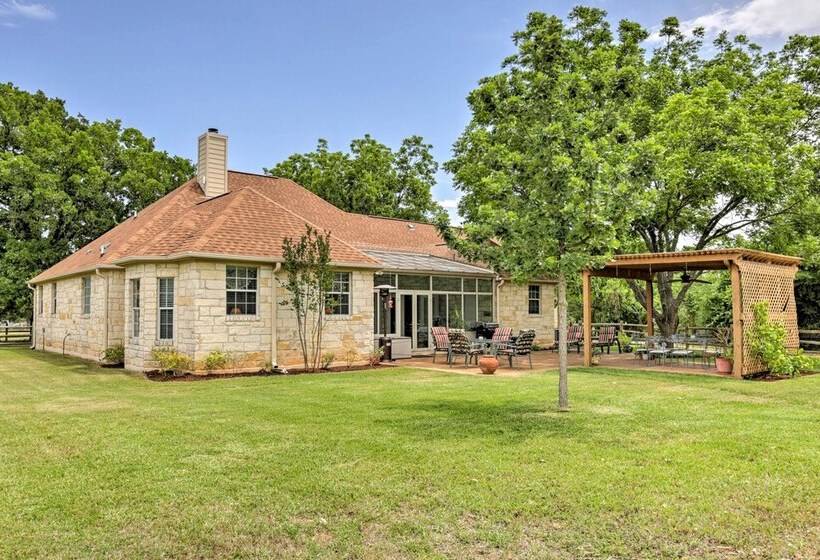 Cozy Texas Retreat W/ Patio, Grill & Horseshoes!