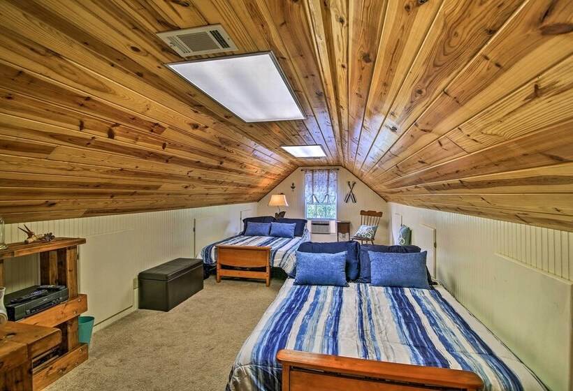 Cozy Texas Retreat W/ Patio, Grill & Horseshoes!