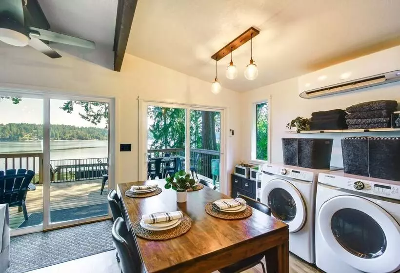 Dreamy Wooded Cabin With Private Beach & Kayaks!