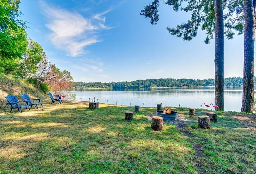 Dreamy Wooded Cabin With Private Beach & Kayaks!