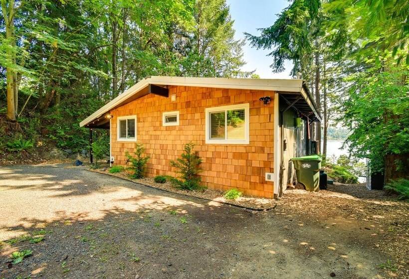 Dreamy Wooded Cabin With Private Beach & Kayaks!