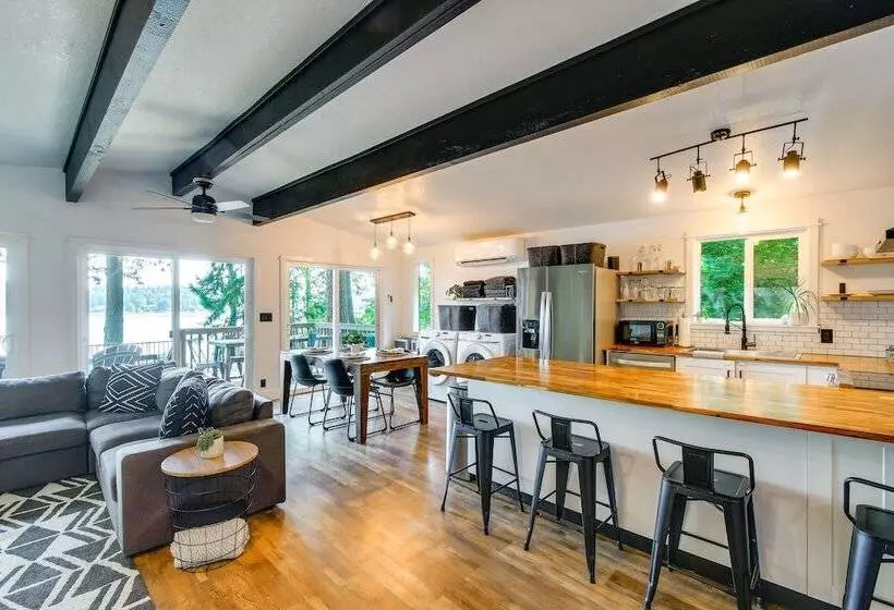 Dreamy Wooded Cabin With Private Beach & Kayaks!