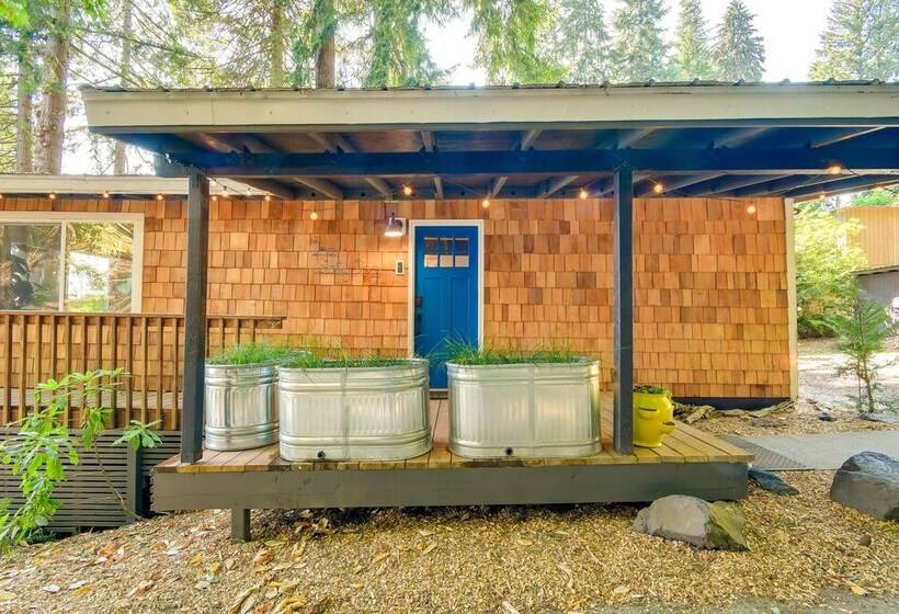 Dreamy Wooded Cabin With Private Beach & Kayaks!