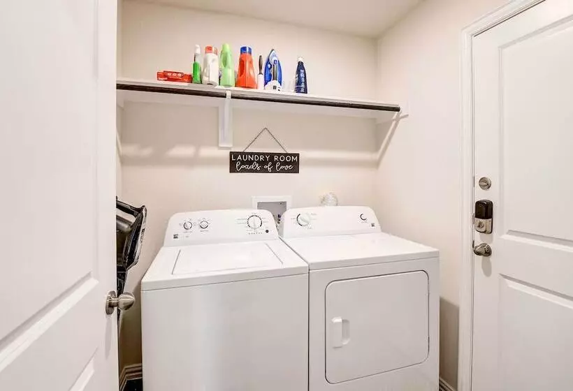 ~ 6 Mi To Waco: Newly Constructed Family Home