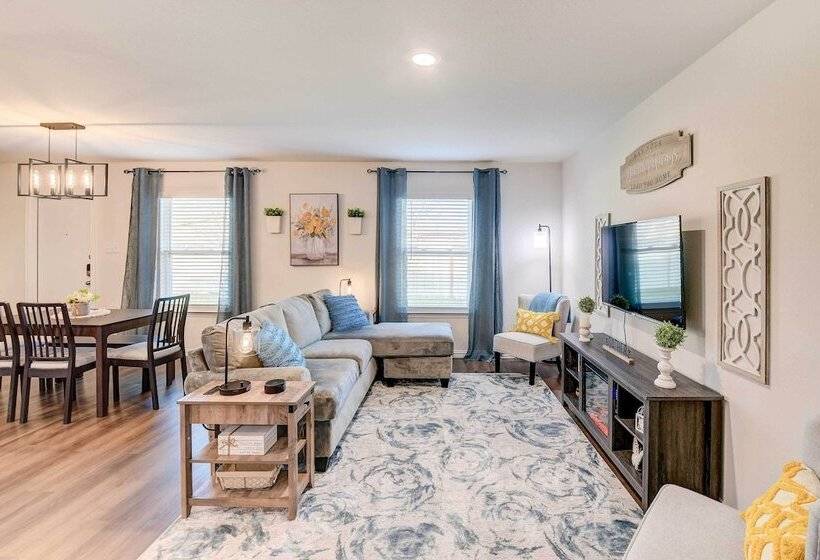 ~ 6 Mi To Waco: Newly Constructed Family Home