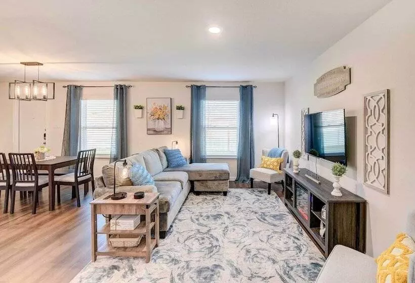 ~ 6 Mi To Waco: Newly Constructed Family Home