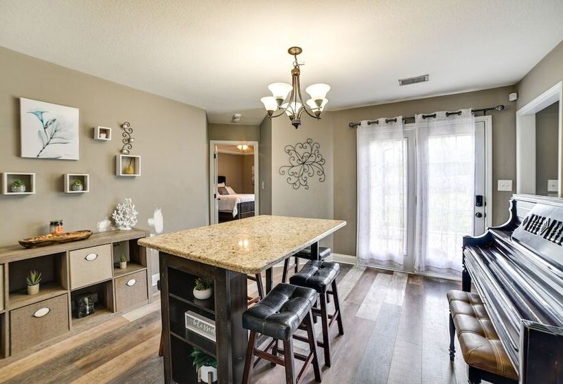 Family Friendly Home: 9 Mi To Clarksville Speedway