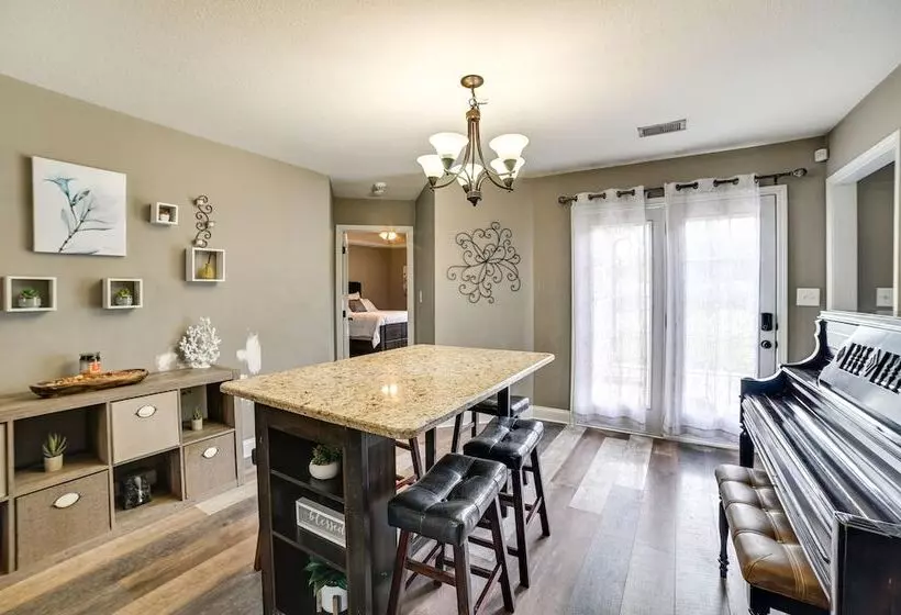 Family Friendly Home: 9 Mi To Clarksville Speedway