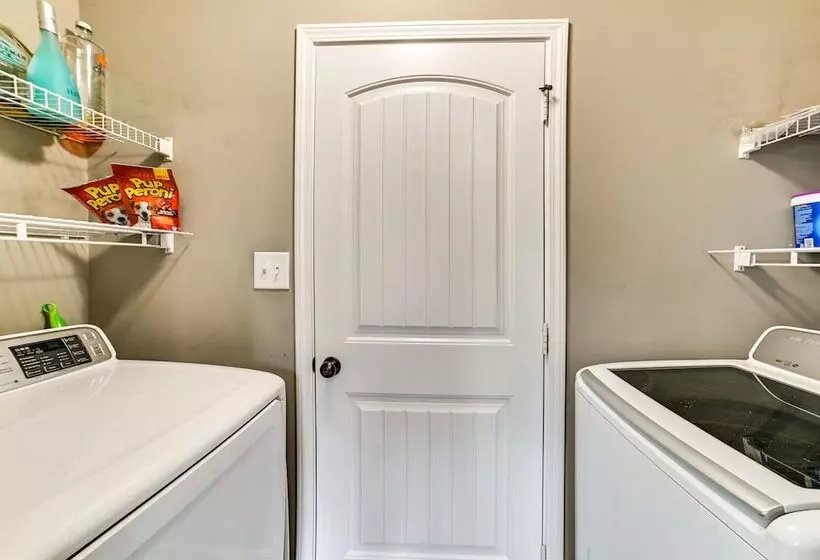 Family Friendly Home: 9 Mi To Clarksville Speedway