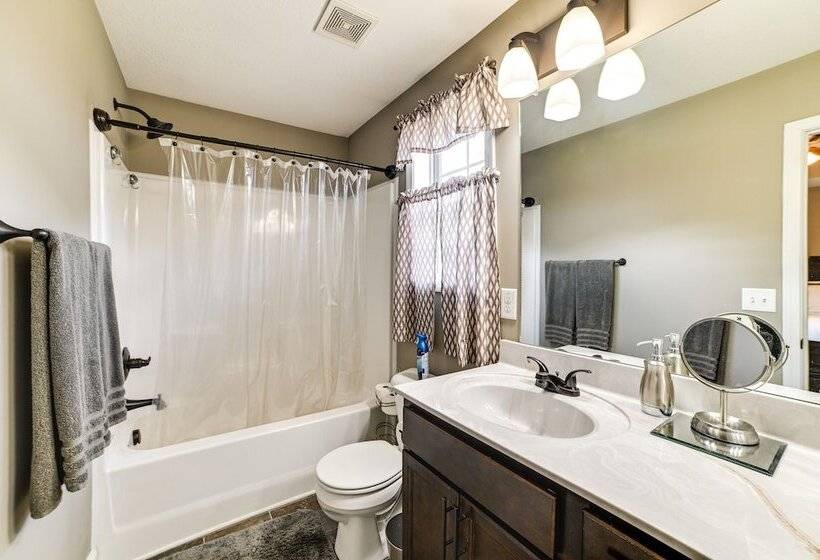 Family Friendly Home: 9 Mi To Clarksville Speedway