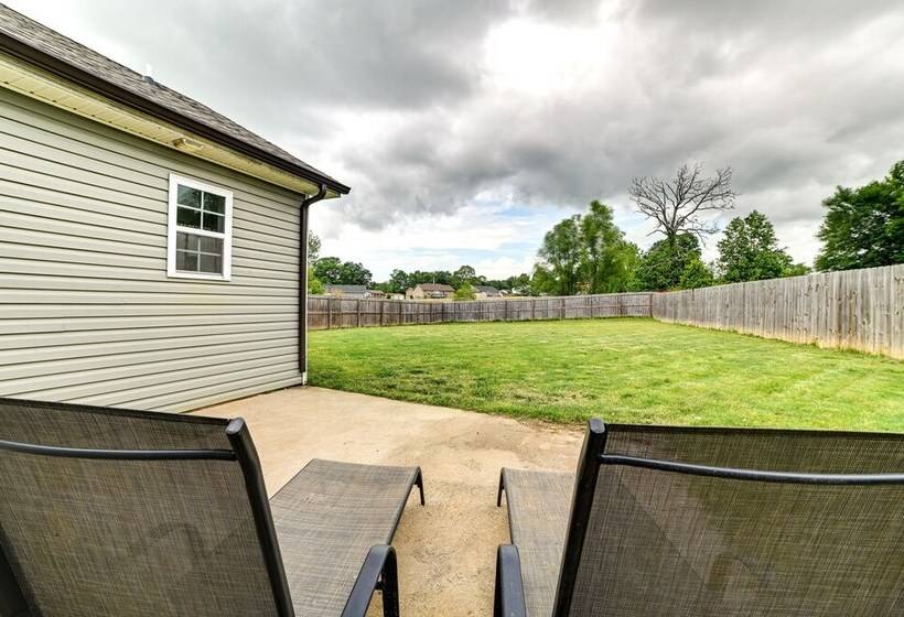 Family Friendly Home: 9 Mi To Clarksville Speedway