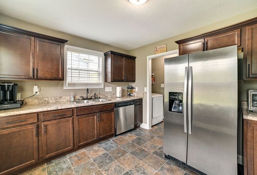 Family Friendly Home: 9 Mi To Clarksville Speedway