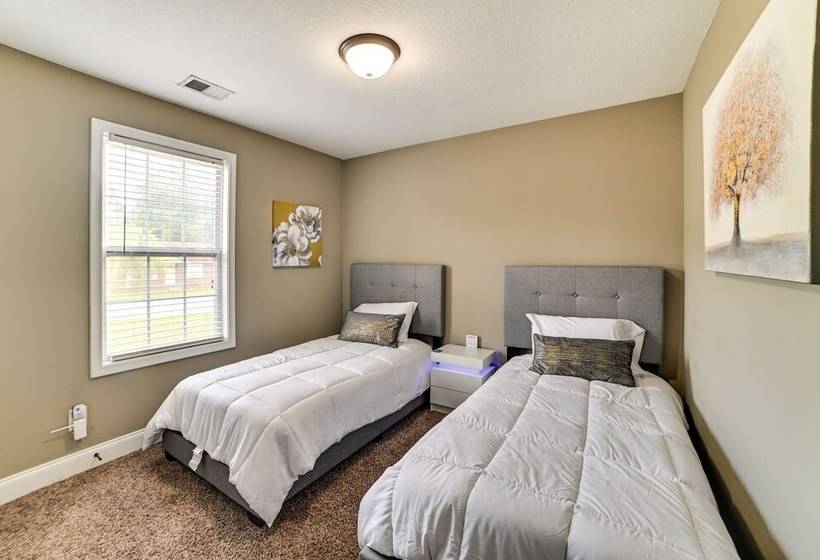 Family Friendly Home: 9 Mi To Clarksville Speedway