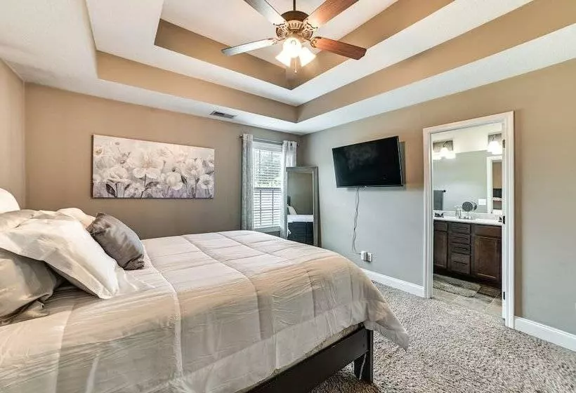 Family Friendly Home: 9 Mi To Clarksville Speedway