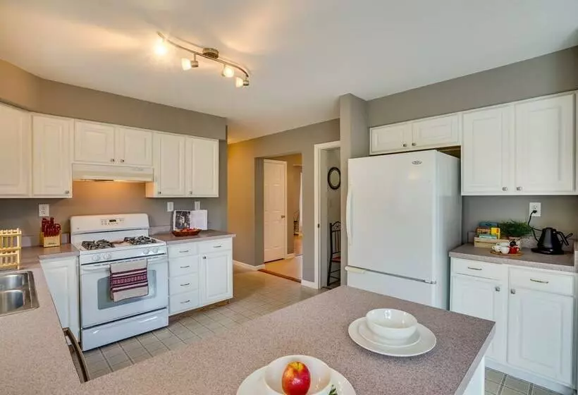 Dog Friendly Freeville Home ~ 8 Mi Cayuga Lake!