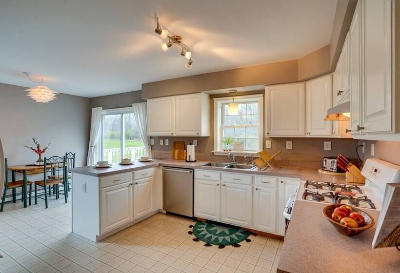 Dog Friendly Freeville Home ~ 8 Mi Cayuga Lake!