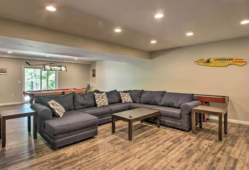 Covered Deck, Grill & Game Room: Gilford House!
