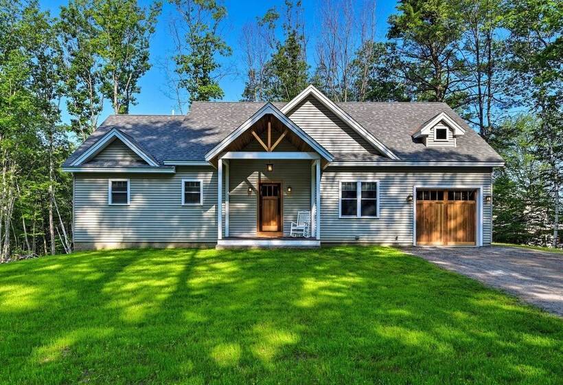 Covered Deck, Grill & Game Room: Gilford House!